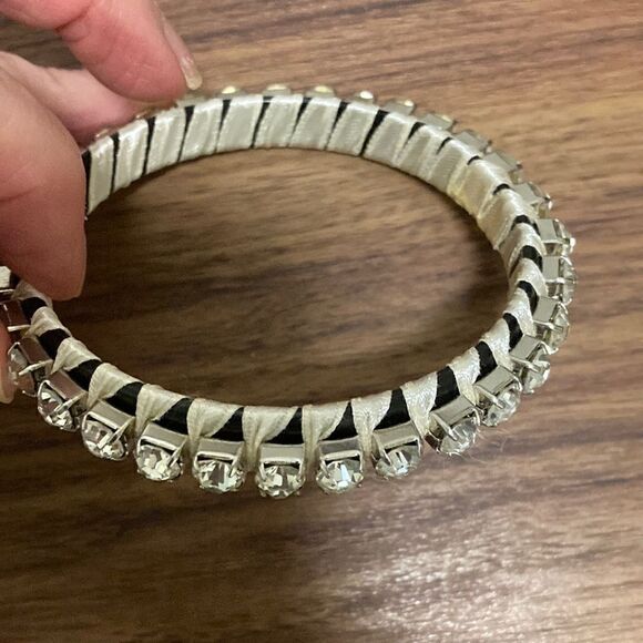 NWOT Set of 2 Bangle Bracelets with Large Faux Stones. - Picture 3 of 4